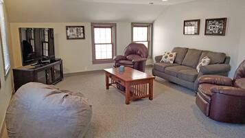 Smart TV, lettore DVD, libri, videoteca