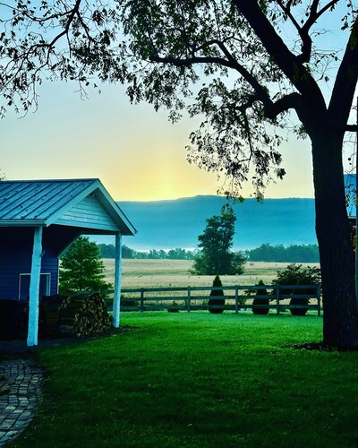 Shenandoah Valley Farmhouse · Hot Tub · Near JMU & Resorts · Sleeps 8 · 4BR