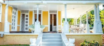 Cheerful 3-bedroom villa with on premises parking