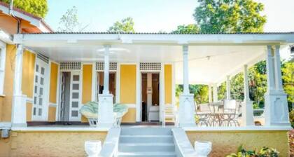 Cheerful 3-bedroom villa with on premises parking