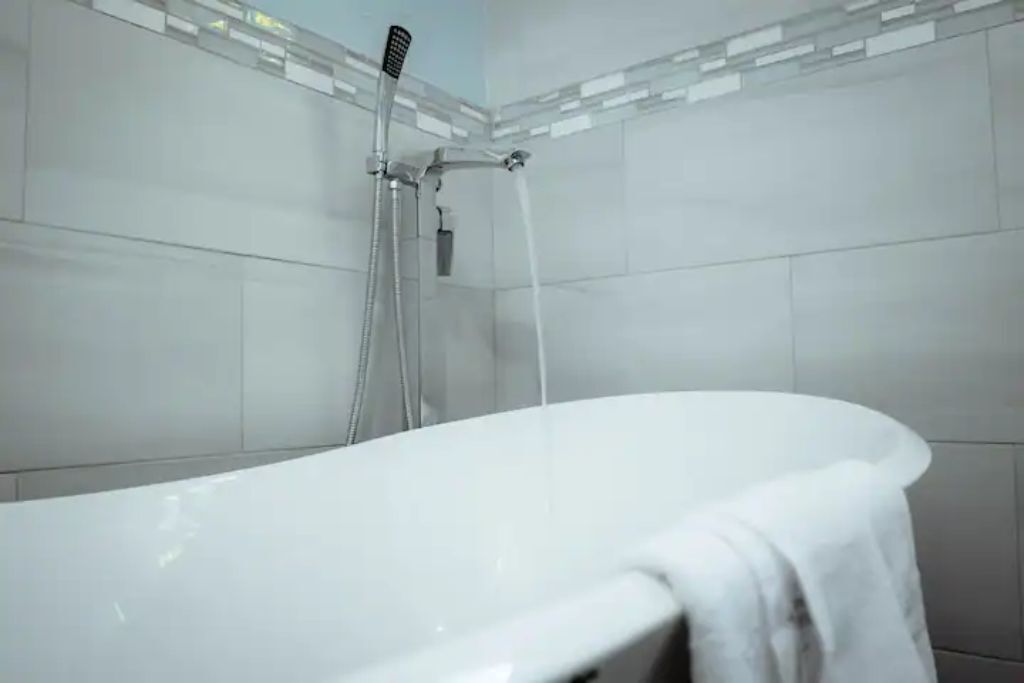 Shower, towels, soap, shampoo