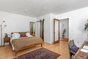 3 bedrooms, free WiFi, bed sheets, wheelchair access