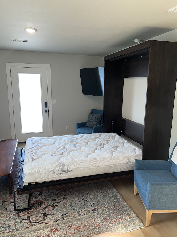 Room, The Benton - Warmly decorated, cozy apartment in downtown Bentonville