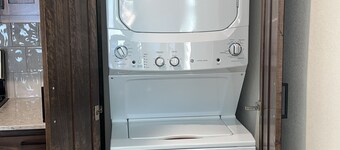 The Benton - Warmly decorated, cozy apartment in downtown Bentonville