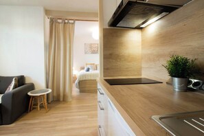 Interior - Bed & Nuts parking, vue splendide et plage à (Annecy-le-Vieux)