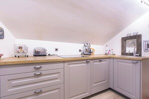 Frigorifero, microonde, forno, lavastoviglie