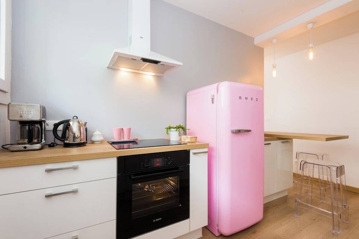 Kühlschrank, Mikrowelle, Ofen, Geschirrspüler