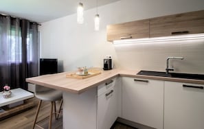 Fridge, microwave, oven, dishwasher - Palm Beach romantique jacuzzi (Annecy)