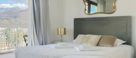1 habitación, tabla de planchar con plancha, wifi gratis y ropa de cama