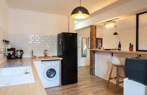 Réfrigérateur, micro-ondes, four, lave-vaisselle