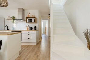 Kühlschrank, Mikrowelle, Ofen, Geschirrspüler