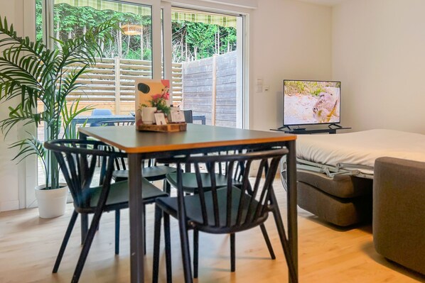1 chambre, fer et planche à repasser, accès au Wi-Fi (inclus)