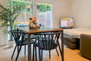 1 chambre, fer et planche Ă repasser, Wi-Fi gratuit, draps fournis