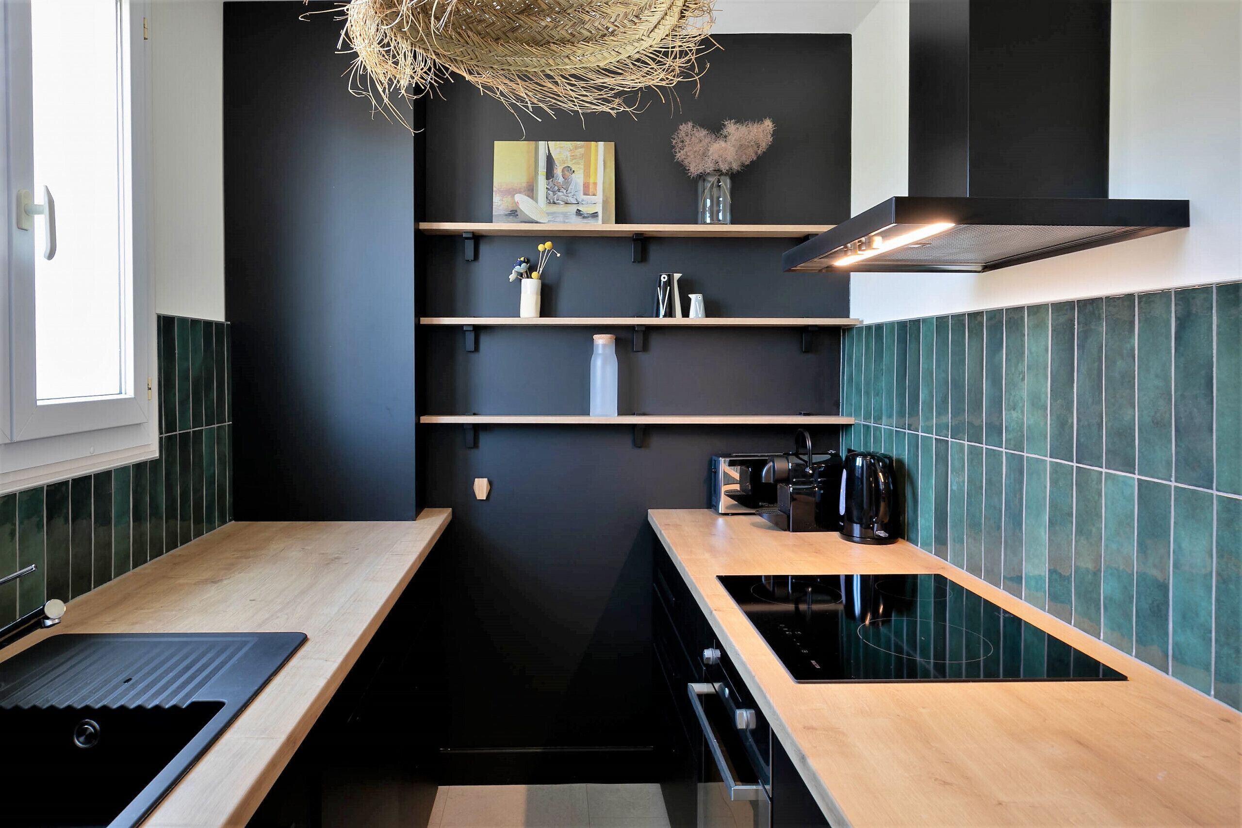 Jääkaappi, mikroaaltouuni, uuni, astianpesukone