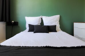 2 chambres, fer et planche à repasser, Wi-Fi gratuit, draps fournis