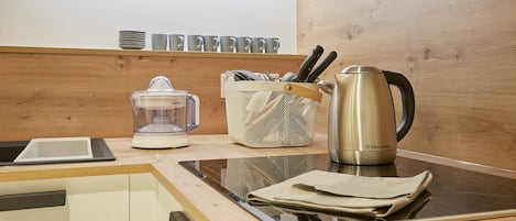 冰箱、微波炉、烤箱、洗碗机