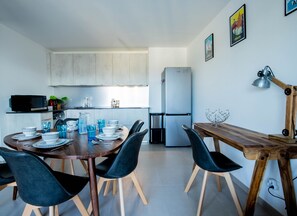 Réfrigérateur, micro-ondes, four, lave-vaisselle