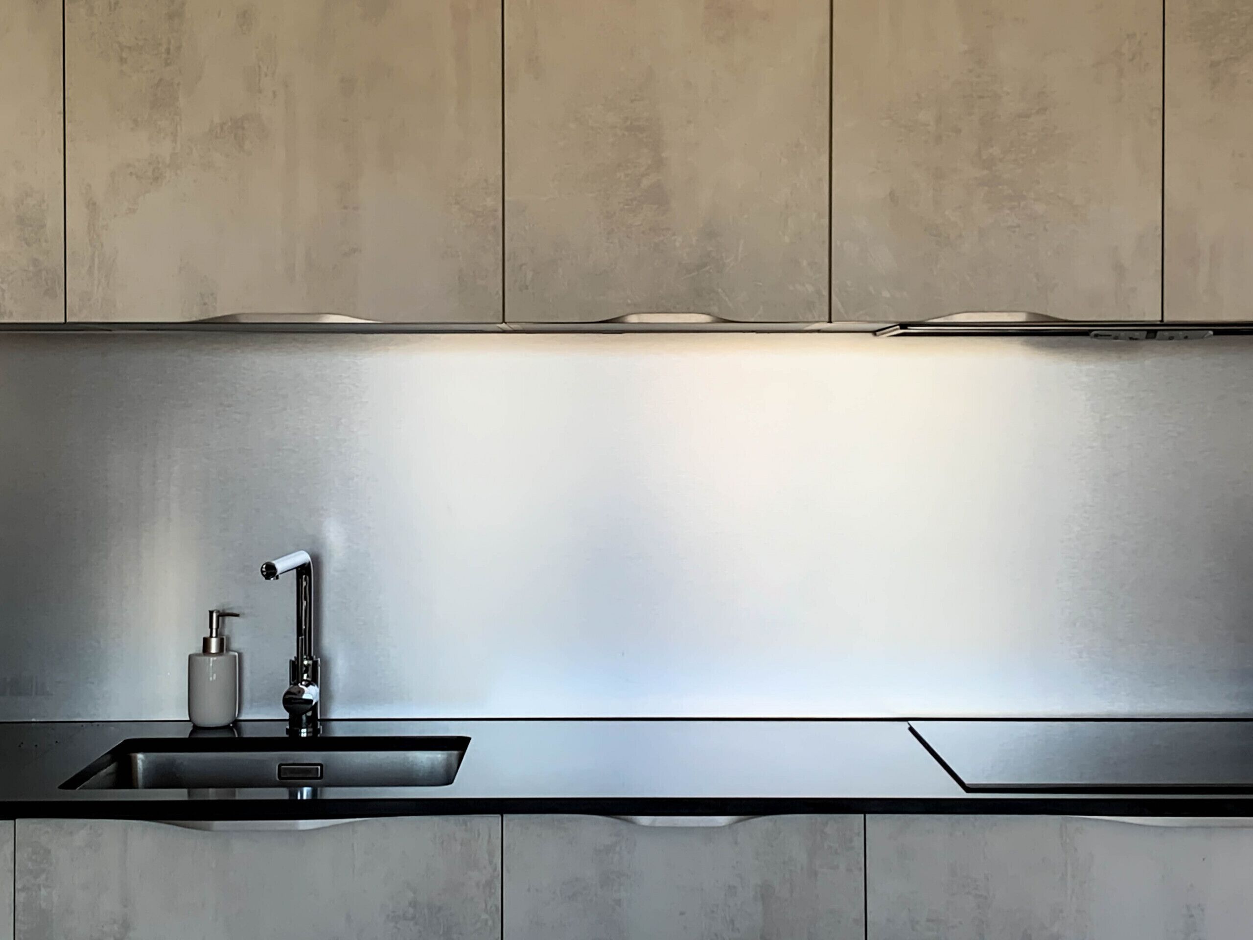 Kühlschrank, Mikrowelle, Ofen, Geschirrspüler