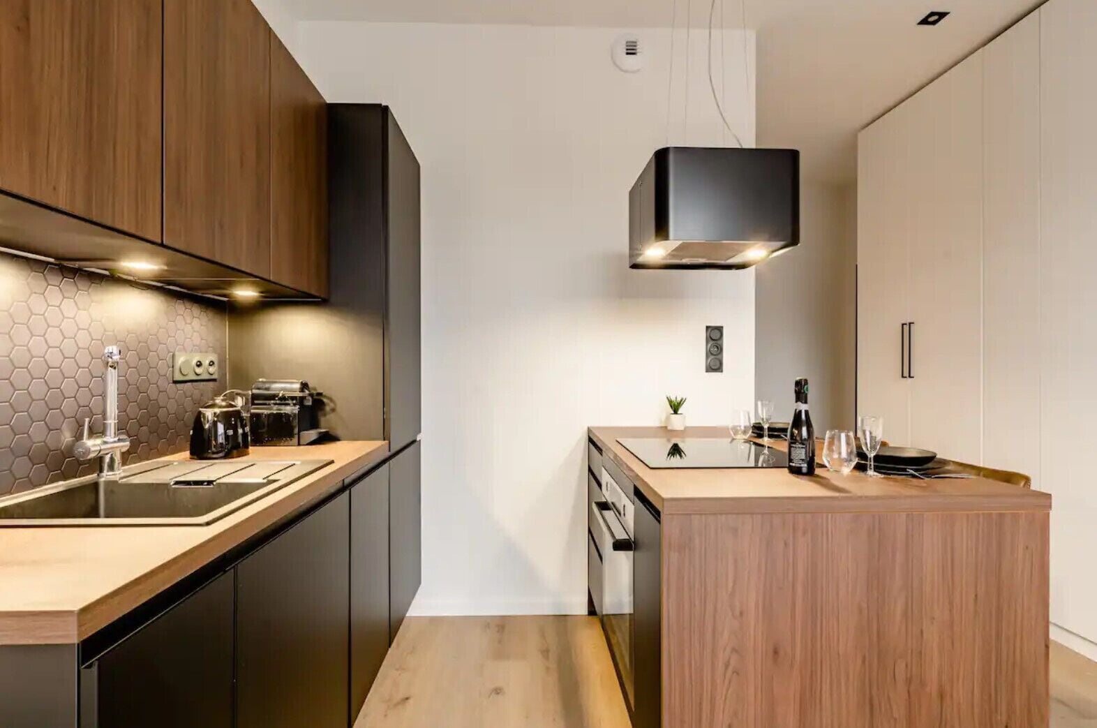 Coffee/tea maker, fridge, microwave, dishwasher