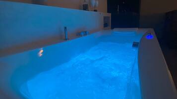 Bañera de hidromasaje exterior