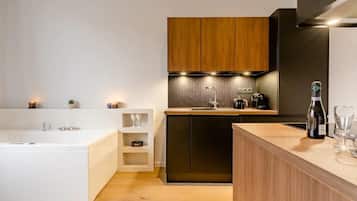 Fridge, microwave, dishwasher, coffee/tea maker