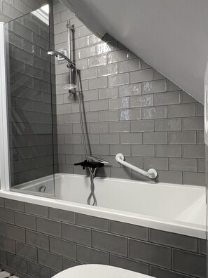 Douche, sèche-cheveux