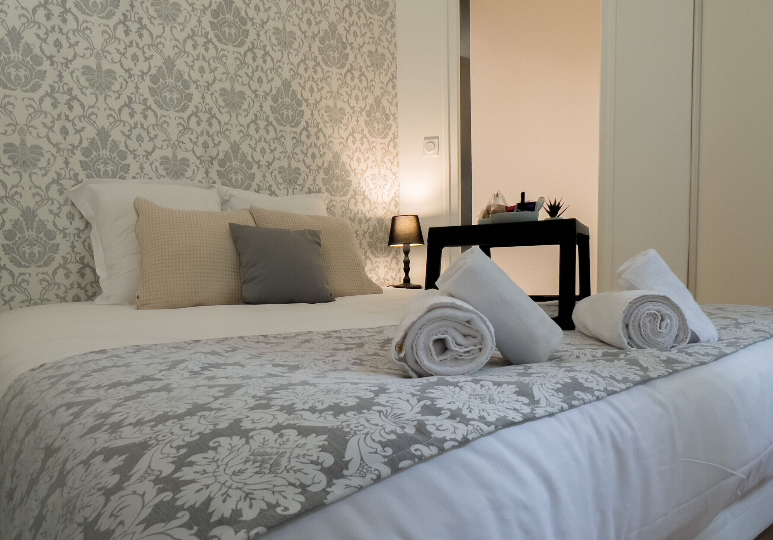 Iron/ironing board, free WiFi, bed sheets