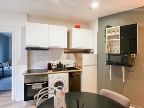 Frigorifero, microonde, forno, macchina per tè/caffè