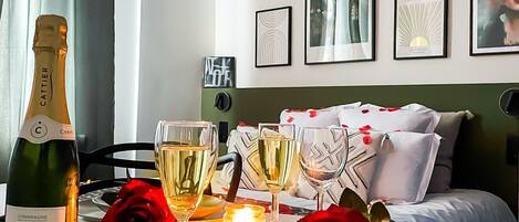 Fer et planche à repasser, Wi-Fi gratuit, draps fournis