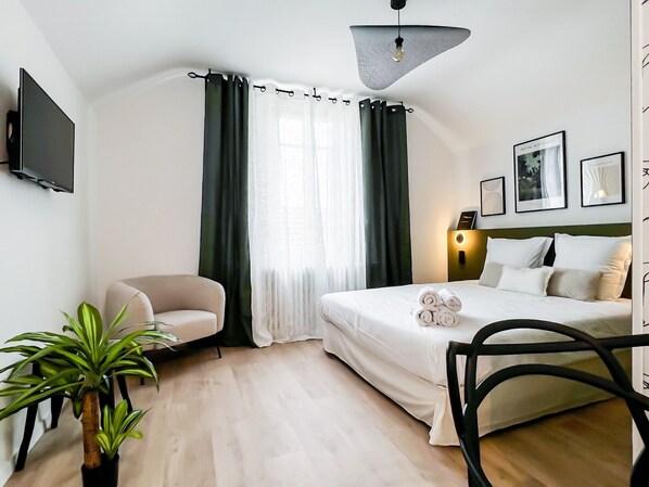 Iron/ironing board, free WiFi, bed sheets