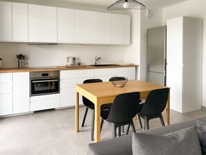 Fridge, microwave, oven, dishwasher
