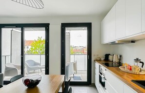 Kylskåp, mikrovågsugn, ugn och diskmaskin