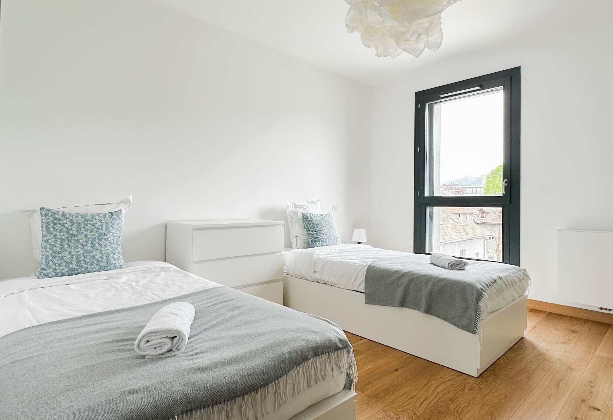 2 habitaciones, tabla de planchar con plancha y wifi gratis 