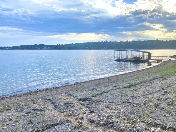 Beach - Beaver Lake Front! Hot-Tub! Private Gated Oasis! (Rogers)