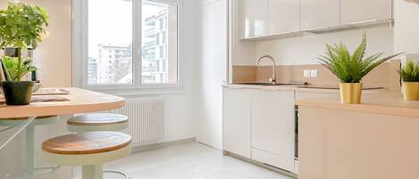 Fridge, microwave, oven, dishwasher