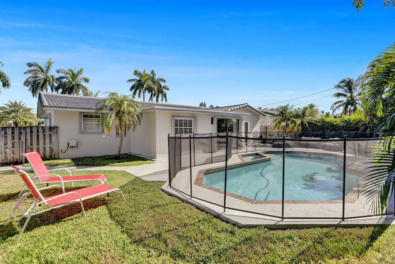 Beautiful Home w/Pool & Hot Tub, Grill, Near Beach