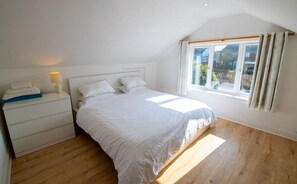 Iron/ironing board, travel cot, free WiFi, bed sheets