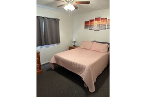 2 chambres, fer et planche Ă repasser, Wi-Fi gratuit, draps fournis