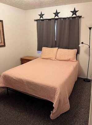 2 chambres, fer et planche à repasser, Wi-Fi gratuit, draps fournis