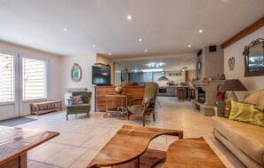 TV, fireplace, table football, stereo