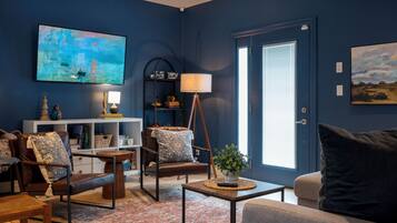 Smart TV, books, stereo