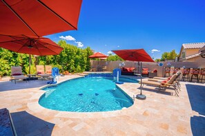 Piscina all'aperto, una piscina riscaldata