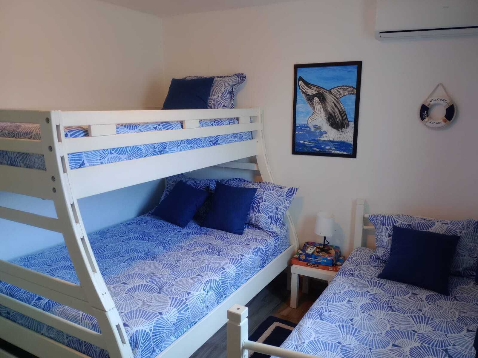 2 habitaciones, tabla de planchar con plancha, wifi y ropa de cama 