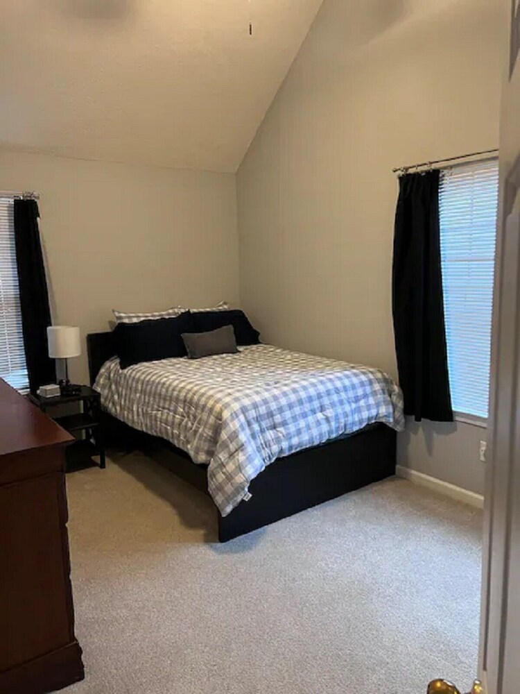 Beautiful little home in Peachtree City, minutes from downtown Atlanta