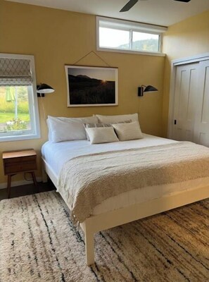 3 bedrooms, desk, iron/ironing board, free WiFi