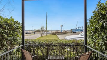 Suite, 1 Bedroom, Balcony, Sea View, Jetted Tub, Non Smoking | 3 bedrooms, desk, iron/ironing board, free WiFi