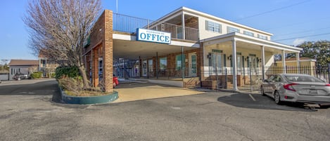 A two-story building with a sign reading "Edgewater Inn Office."