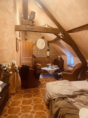 5 chambres, bureau, Wi-Fi gratuit, draps fournis