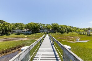 Property grounds - Beautiful New Seabury Home in Mashpee (Mashpee)