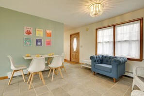 Interior - Comfy Tiverton Home Near Newport & Beaches! (Tiverton)